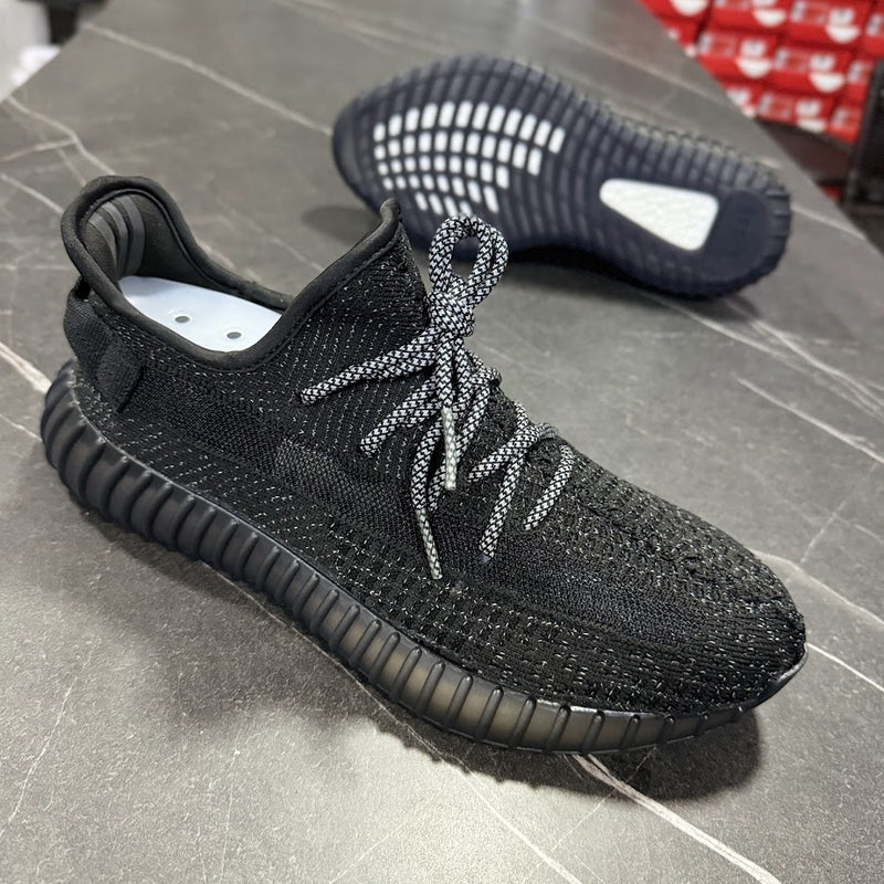 ADIDAS YEEZY - PRETO