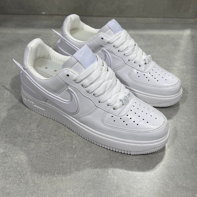 NIKE AIR FORCE x AMBUST - BRANCO
