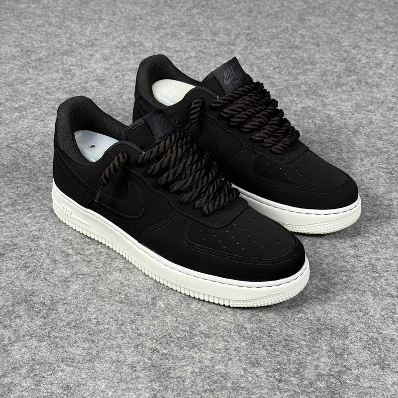 NIKE AIR FORCE 1 GOLD - PRETO NOBRUCK CADARÇO TRANÇADO