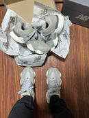 NEW BALANCE 9060 - CINZA BRANCO