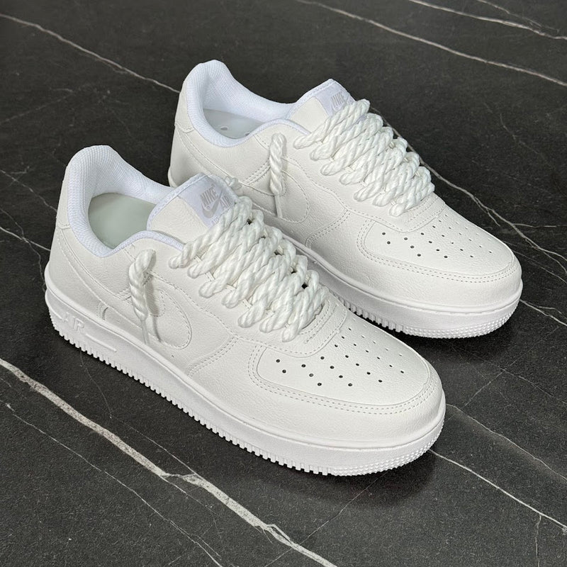 NIKE AIR FORCE 1 GOLD - BRANCO CADARÇO TRANÇADO