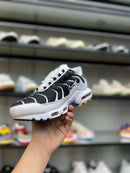 AIR MAX PLUS TN - BRANCO PRETO