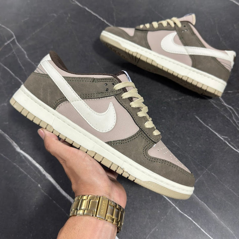 NIKE DUNK SB GOLD - OLIVIA AREIA NATURAL