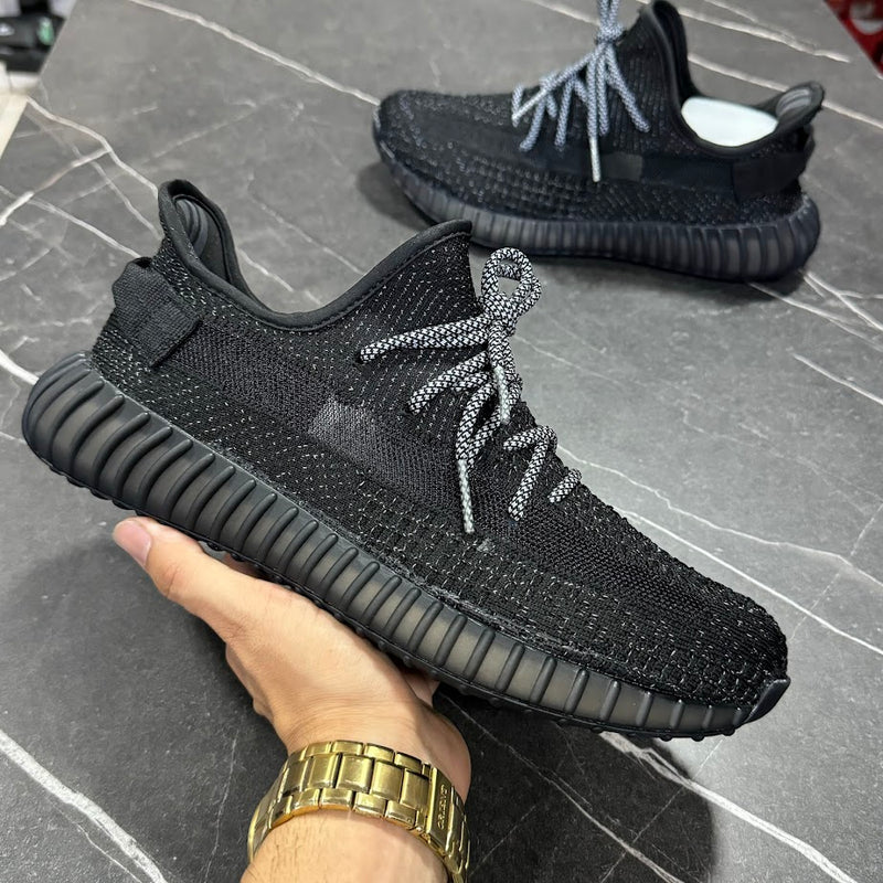 ADIDAS YEEZY - PRETO