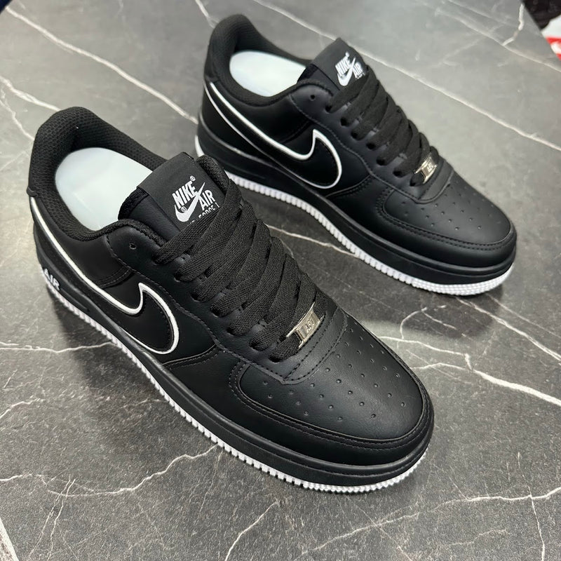 NIKE AIR FORCE 1 GOLD - PRETO TRAÇO BRANCO