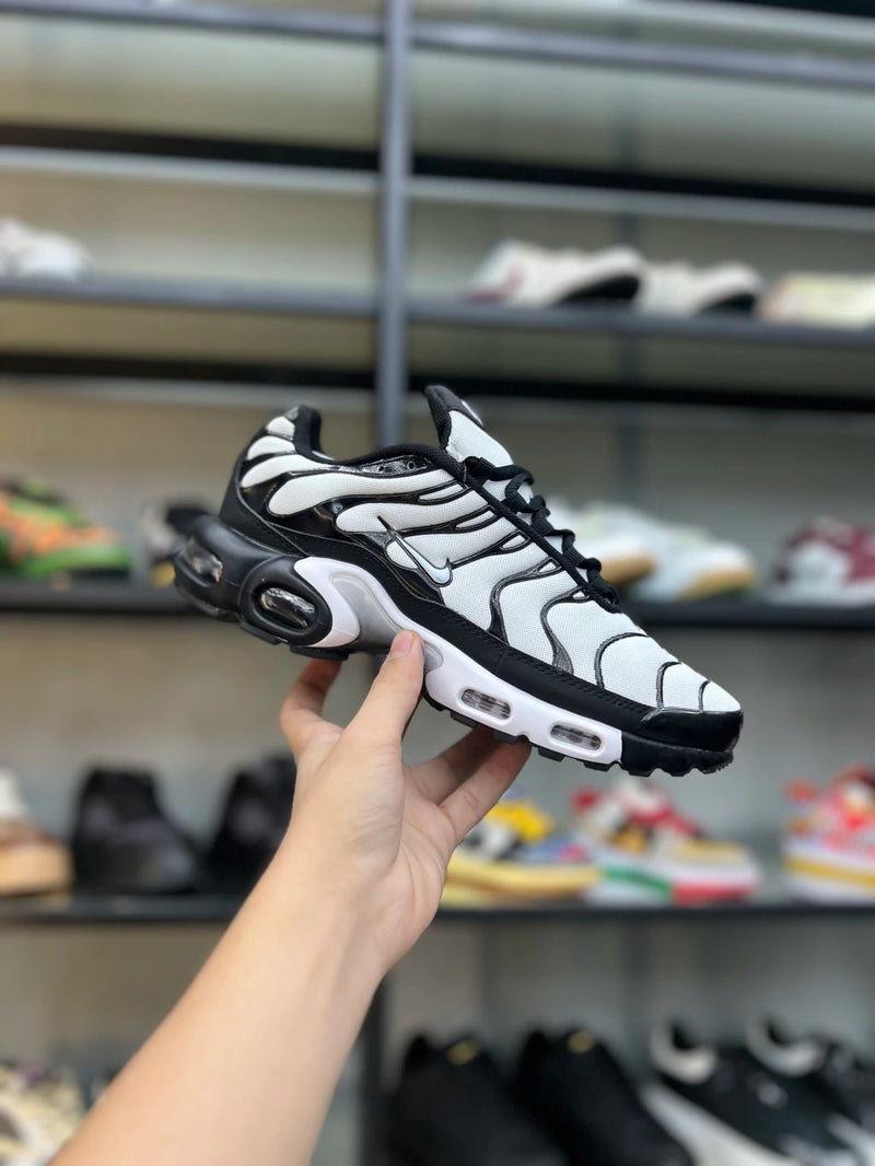 NIKE AIR MAX PLUS TN - "OREO"