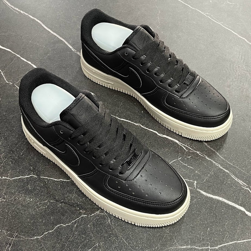 NIKE AIR FORCE 1 GOLD - PRETO OFF