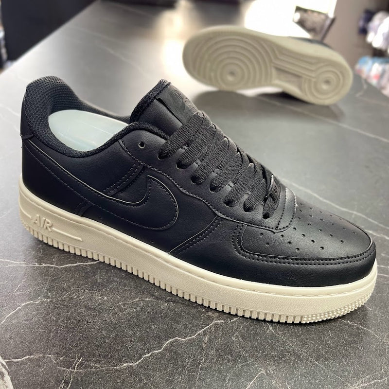 NIKE AIR FORCE 1 GOLD - PRETO OFF