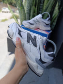 NEW BALANCE 9060 Prem. - BRANCO PRETO
