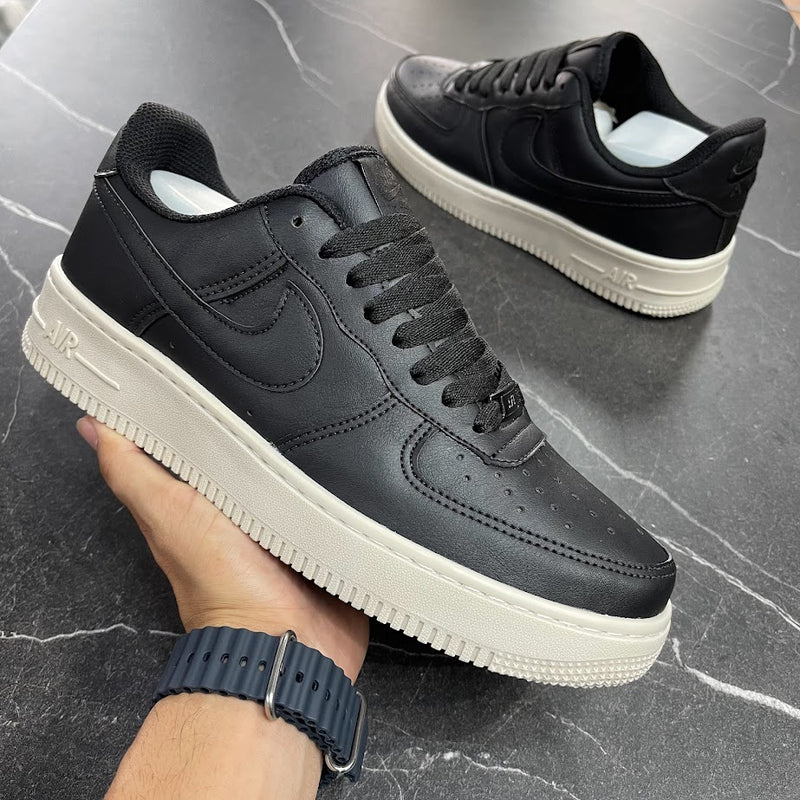 NIKE AIR FORCE 1 GOLD - PRETO OFF