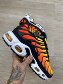 NIKE AIR MAX PLUS TN - LARANJA FOGO