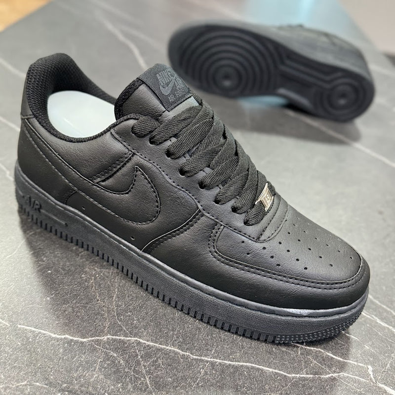 NIKE AIR FORCE 1 GOLD - PRETO