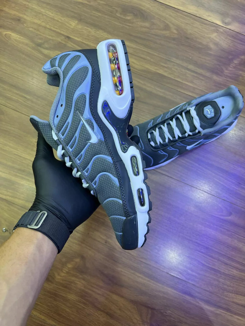 NIKE AIR MAX PLUS TN - CINZA BRANCO