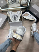 NEW BALANCE 9060 Prem. - BRANCO CINZA