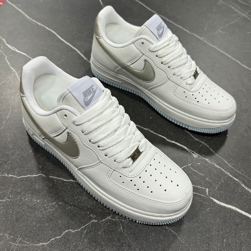 NIKE AIR FORCE 1 GOLD - BRANCO PRATA POLAR