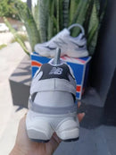 NEW BALANCE 9060 Prem. - BRANCO PRETO