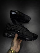 NIKE AIR MAX PLUS TN MUDA DE COR - PTO VERMELHO