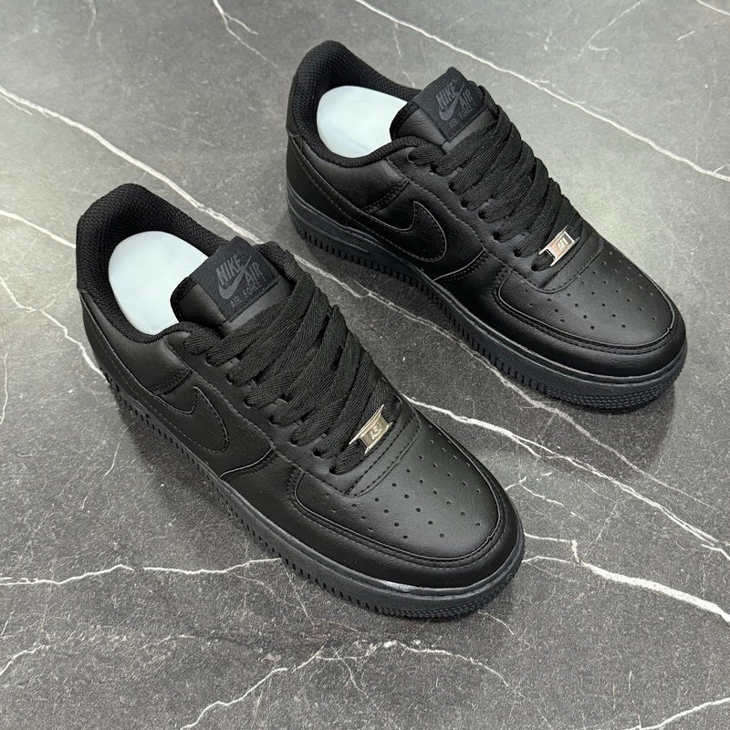 NIKE AIR FORCE 1 GOLD - PRETO