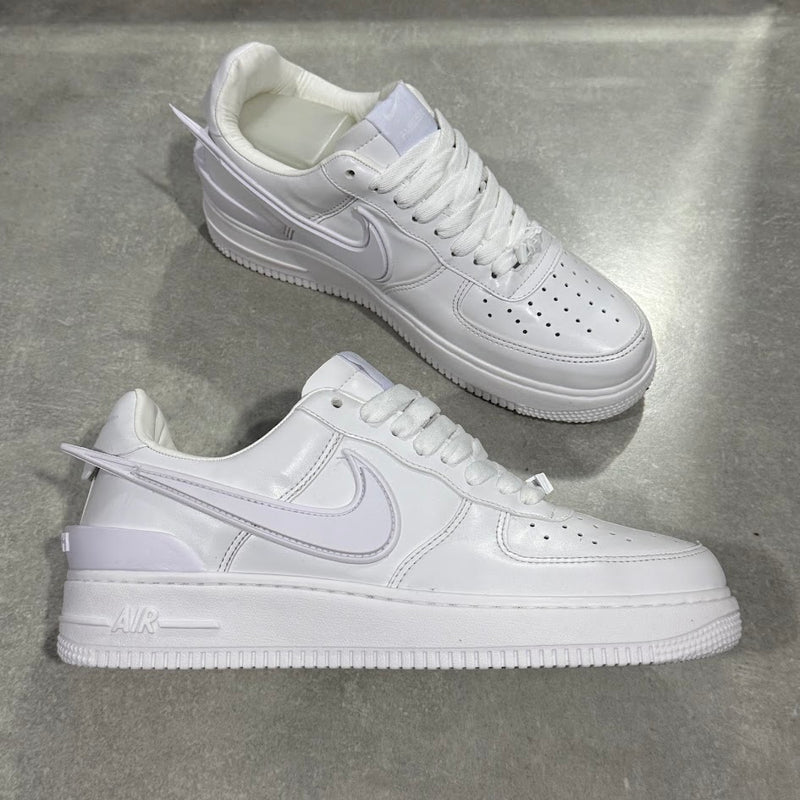 NIKE AIR FORCE x AMBUST - BRANCO