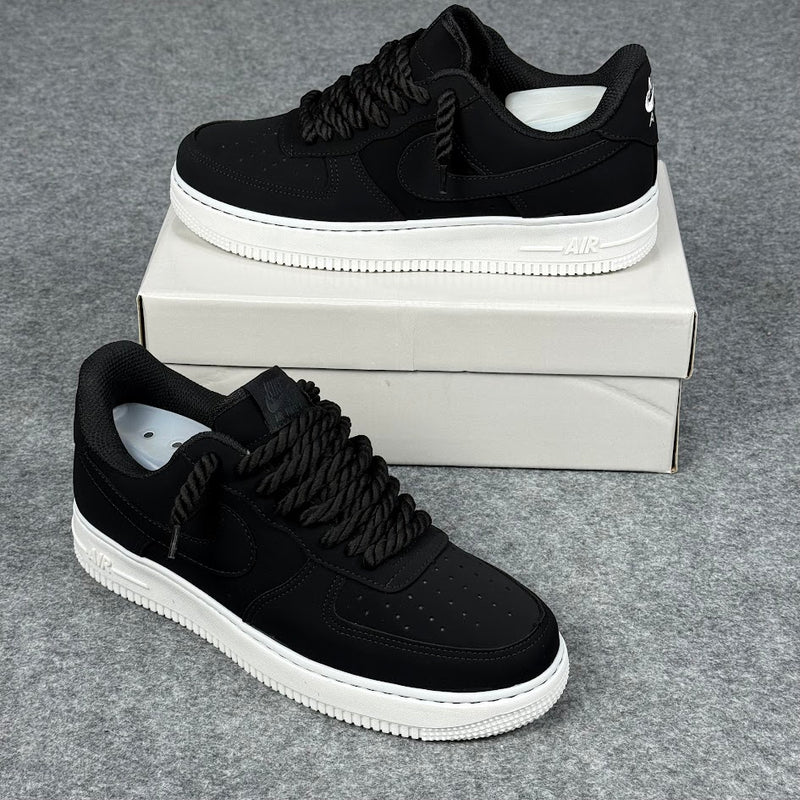 NIKE AIR FORCE 1 GOLD - PRETO NOBRUCK CADARÇO TRANÇADO