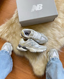 NEW BALANCE 9060 Prem. - OFF CINZA