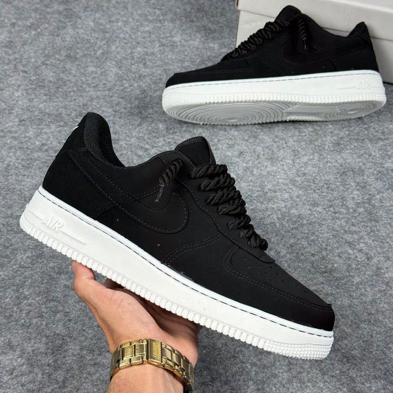 NIKE AIR FORCE 1 GOLD - PRETO NOBRUCK CADARÇO TRANÇADO