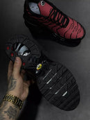 NIKE AIR MAX PLUS TN MUDA DE COR - PTO VERMELHO
