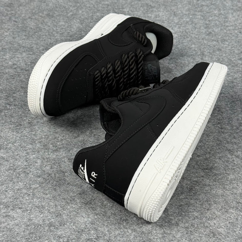 NIKE AIR FORCE 1 GOLD - PRETO NOBRUCK CADARÇO TRANÇADO