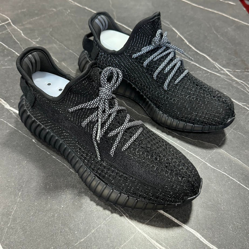 ADIDAS YEEZY - PRETO