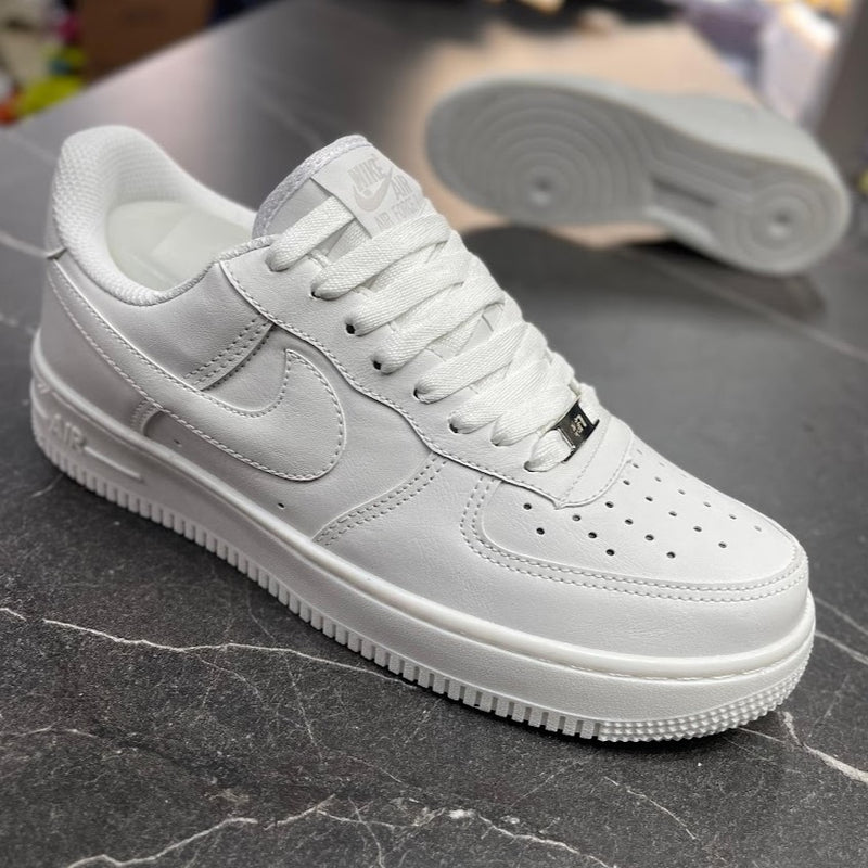 NIKE AIR FORCE 1 GOLD - BRANCO